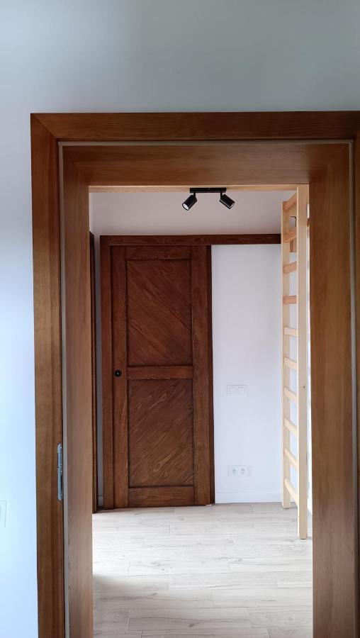 Woodstone Apartment *
