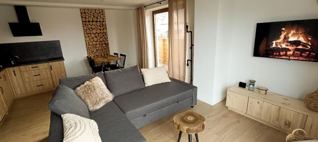 Woodstone Apartment *